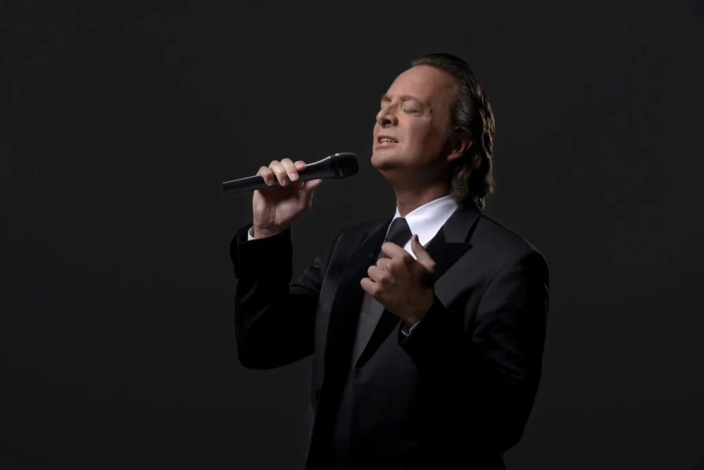 Julio Iglesias tribute act ft. William Janz
